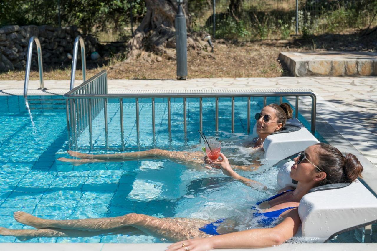 Boutique Villa Petra Amanda Heated Pool Optional Fílippos エクステリア 写真